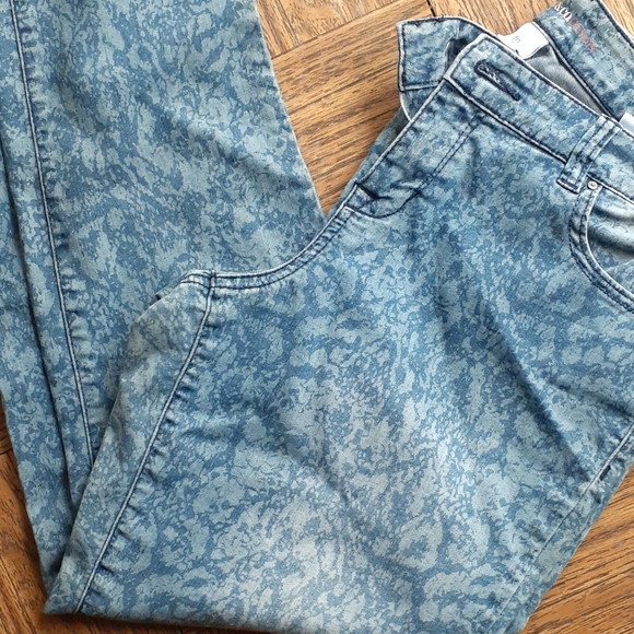 womens jeans - Picture 3 of 4